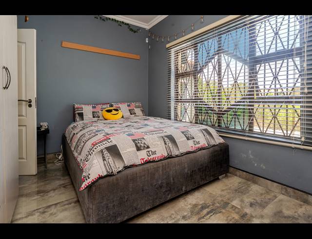 6 BEDROOM FREESTANDING FOR SALE IN VORNA VALLEY